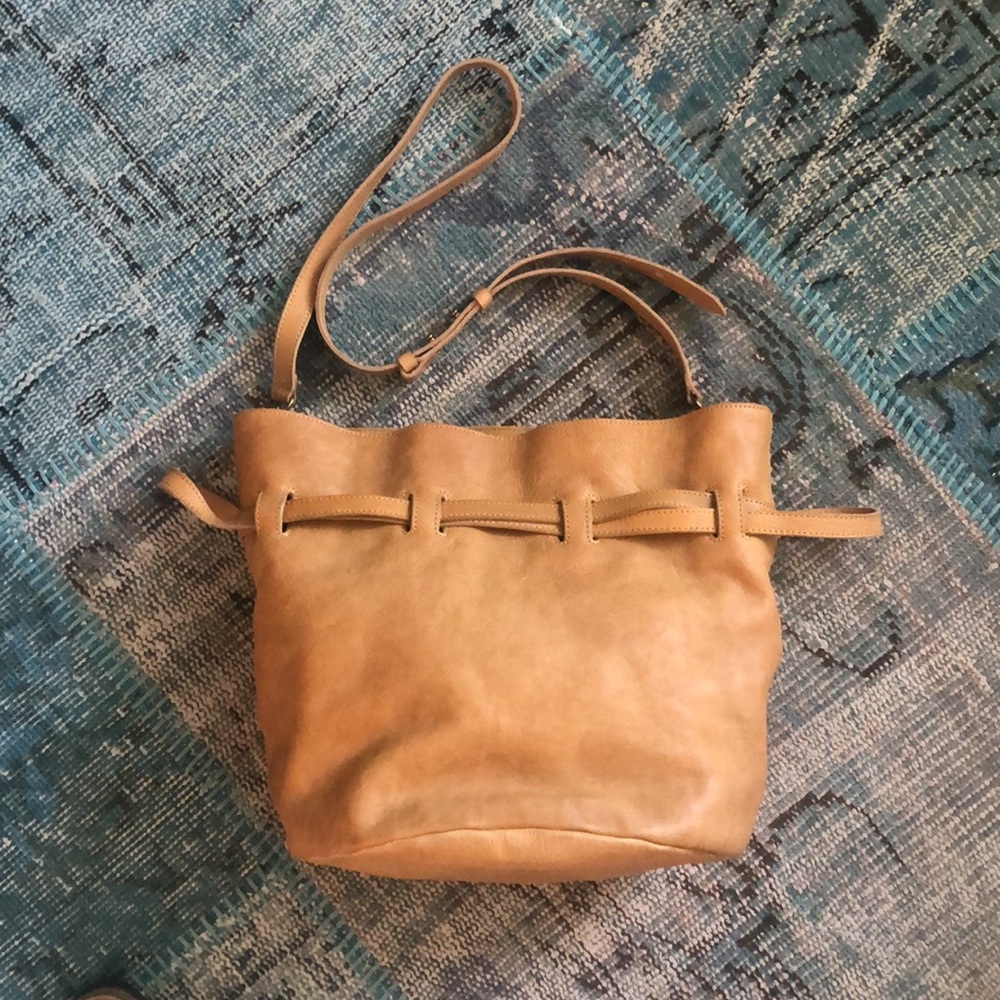 MADEWELL leather bucket bag medium tan VGUC